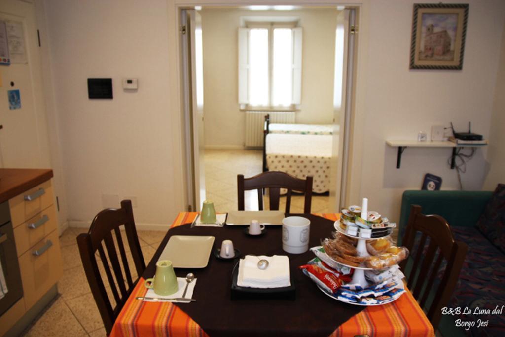 B&B La Luna Dal Borgo Jesi Buitenkant foto