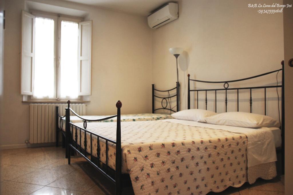 B&B La Luna Dal Borgo Jesi Buitenkant foto